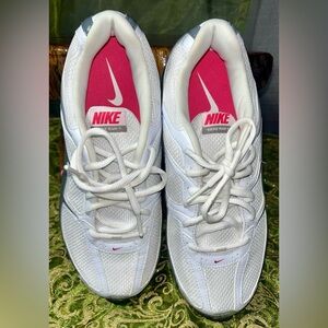 Nike REAX RUN 5 Women’s Sz 8 White, Silvrr  & Pink Running Sneakers